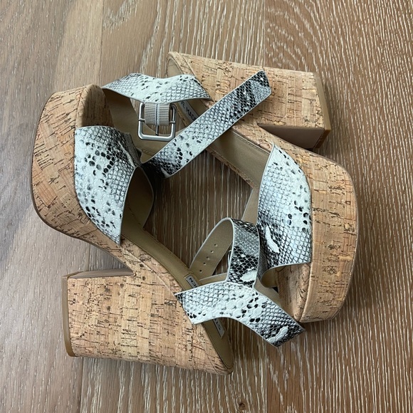 Steve Madden Jess Snake Wedges Size 8 - Picture 4 of 6
